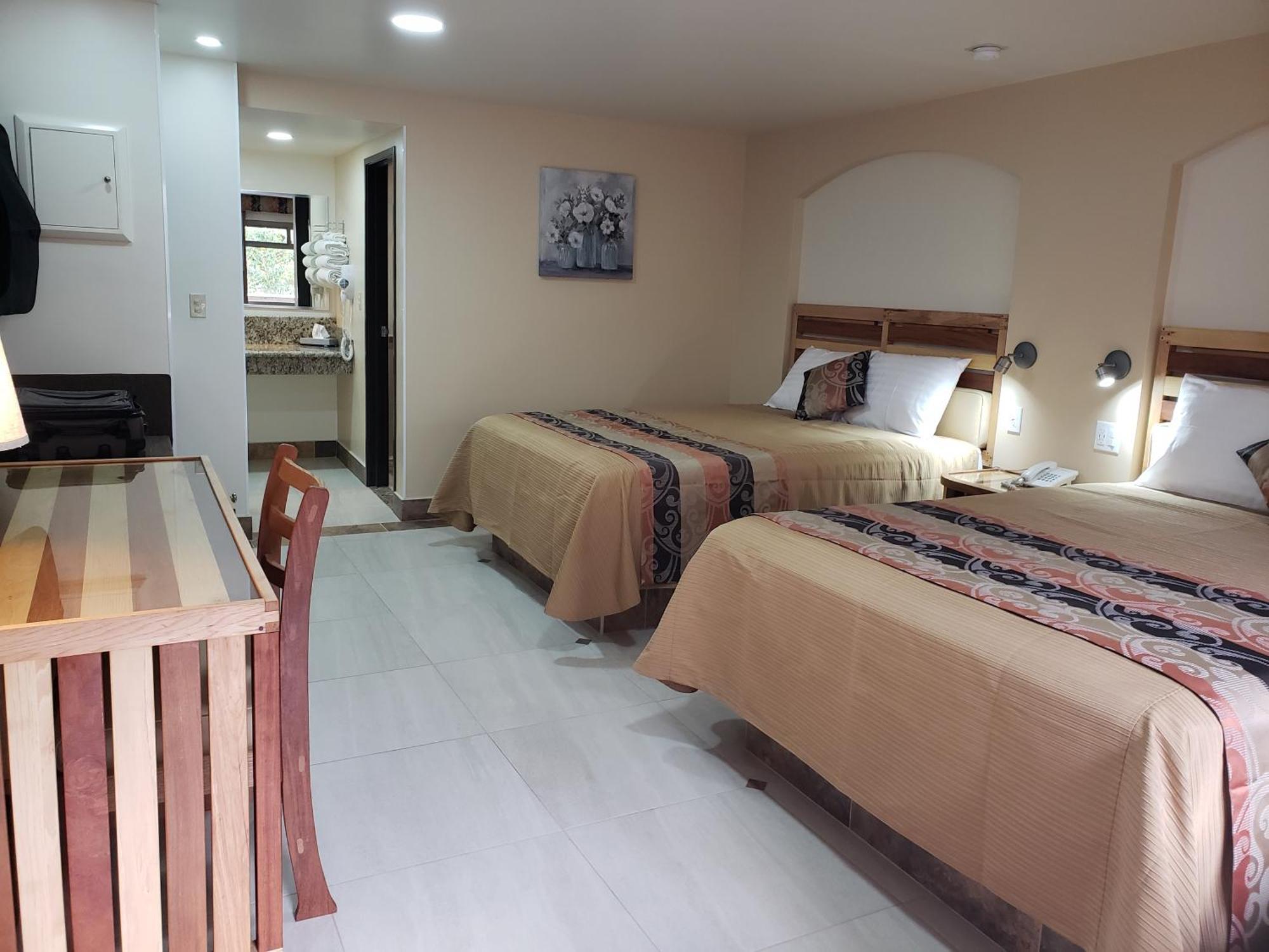La Villa De Zaragoza Тихуана Экстерьер фото